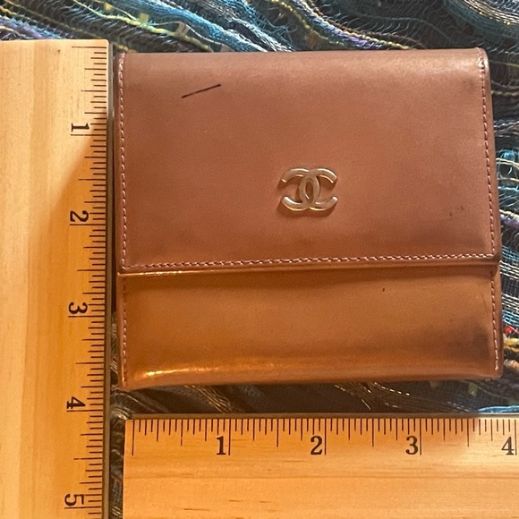 Milk chocolate patent leather Chanel wallet. Approximately 4 x 4 inches. EUC. - Picture 5 of 16